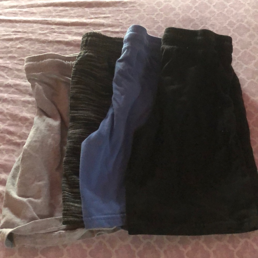Boys size 5/6 shorts. Good condition